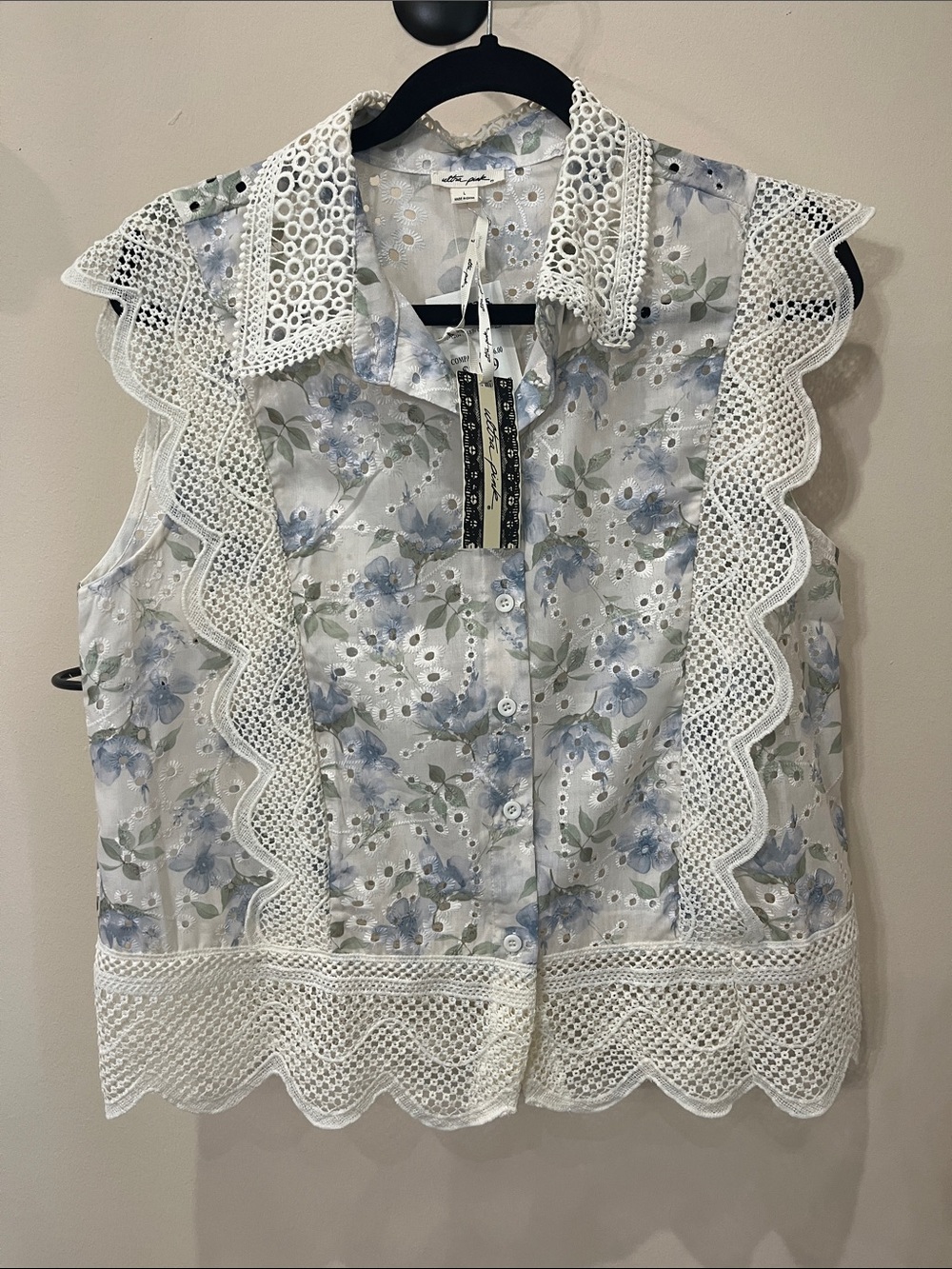 Ultra Pink Eyelet Floral Lace-Trim Sleeveless Blouse - White & Blue